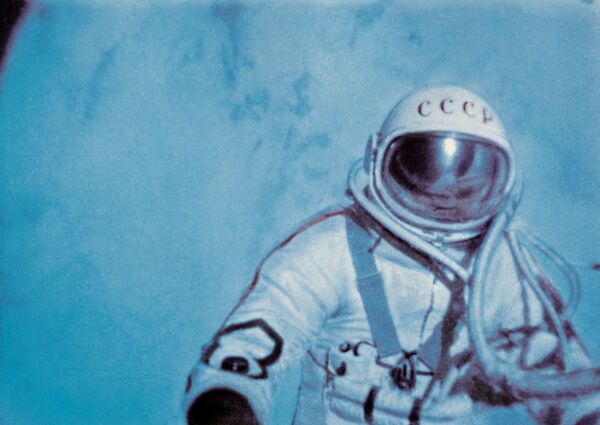 الکسی لئونوف در ماموریت واسخود-۲ نخستین راهپیمایی فضایی را انجام داد - اسپوتنیک ایران  