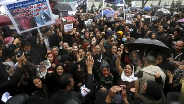 راهپیمایی زنان افغانستانی علیه طالبان در ایران - اسپوتنیک ایران  