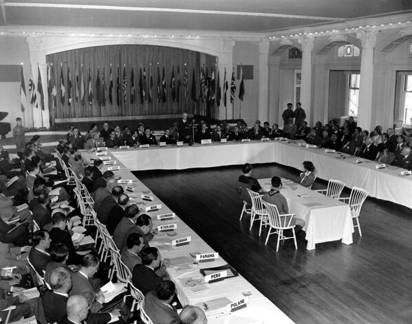 اعضای کنفرانس برتون ودسکی در هتل «ماونت واشنگتن» سال ۱۹۴۴ - اسپوتنیک ایران  