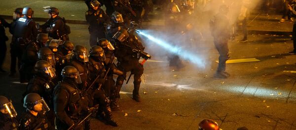 معترضان در پورتلند به سوی پلیس کوکتل مولوتف پرتاب کردند+ویدیو - اسپوتنیک ایران  