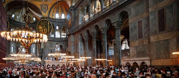 برپایی اولین نماز جماعت بعد از ۸۶ سال در ایاصوفیه برپایی اولین نماز جماعت بعد از ۸۶ سال در ایاصوفیه - اسپوتنیک ایران