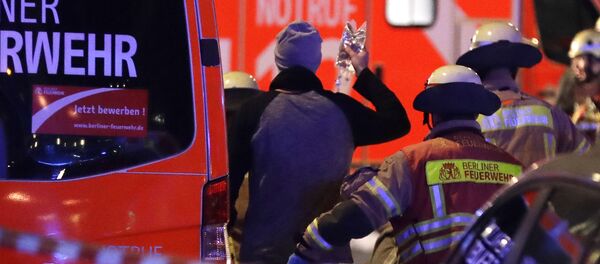 در برلین یک خودرو با توده‌ای از جمعیت برخورد کرد - اسپوتنیک ایران  