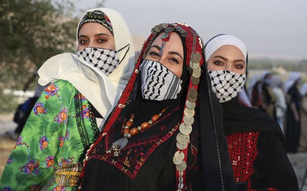 زنان فلسطینی در جشن روز لباس سنتی - اسپوتنیک ایران  