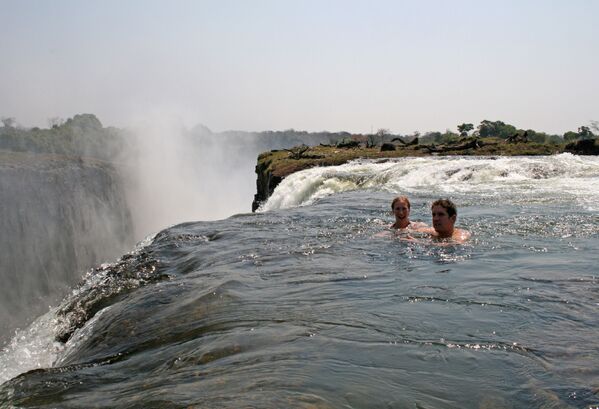 استخر طبیعی Devil's Pool  در آبشار ویکتوریا - اسپوتنیک ایران  