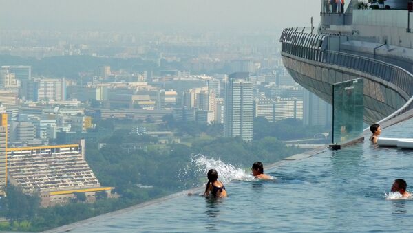 «Безбрежный бассейн» на вершине сингапурского небоскреба  - اسپوتنیک ایران  