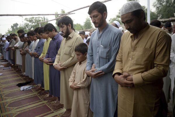 پناهندگان افغان در مراسم عید قربان در پاکستان - اسپوتنیک ایران  