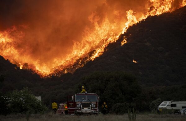 آتش سوزی مهیب و گسترده کالیفرنیا  - اسپوتنیک ایران  