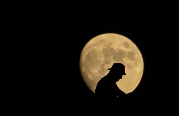 قرص کامل ماه
در آسمان عراق  - اسپوتنیک ایران  