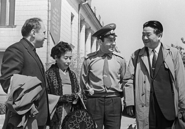 گردشگری رمانتیک شوروی و امروز
توریست‌های ژاپنی، سال 1966 میلادی - اسپوتنیک ایران  