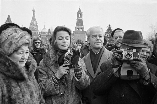 گردشگری رمانتیک شوروی و امروز
توریست‌های دانمارکی، سال 1964 میلادی - اسپوتنیک ایران  