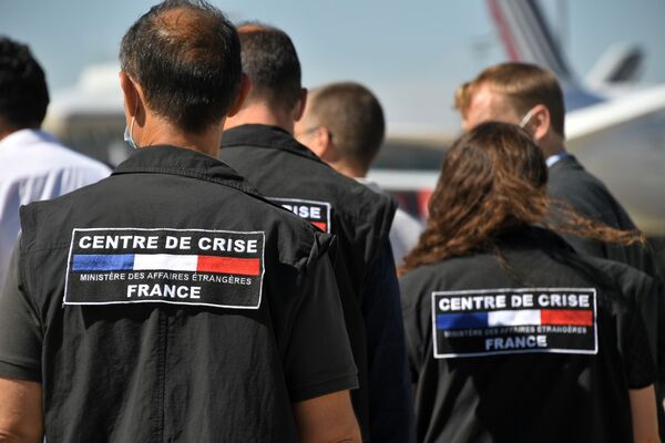 فرانسه متخصصان جستجو و نجات را با سه هواپیمای نظامی مجهز به کلینیک سیار و تعدادی تجهیزات پزشکی به بیروت می فرستد - اسپوتنیک ایران  