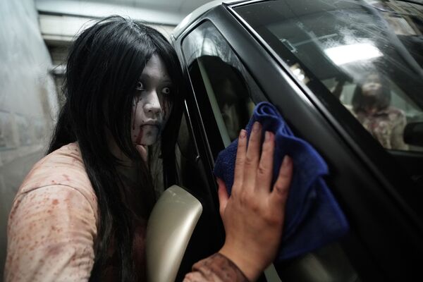 
در یک کارواش در توکیو، ارواح در ابتدا ماشین شما را به خون اغشته می کنند و سپس ان را می شویند 
 - اسپوتنیک ایران  