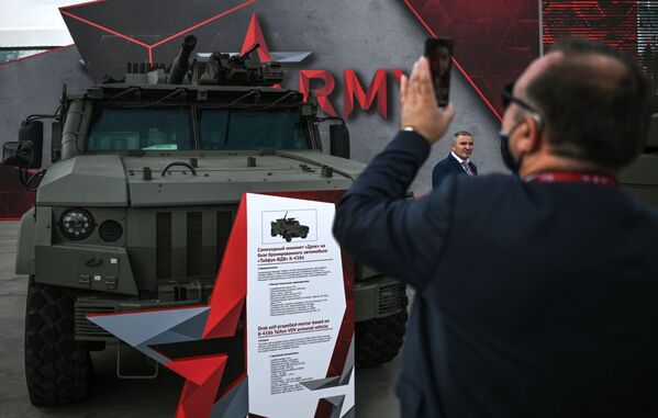 نمایشگاه بین‌المللی نظامی - فنی «آرمیا-2020» روسیه
خودروی زرهی «تایفون» - اسپوتنیک ایران  