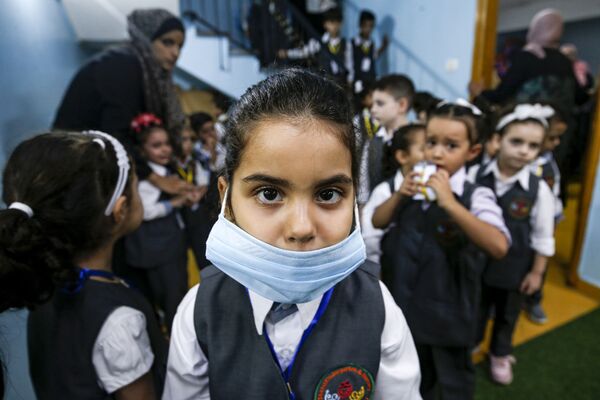 مراحل آماده شدن محصلان مدارس جهان در دوران کرونایی
نوار غزه - اسپوتنیک ایران  