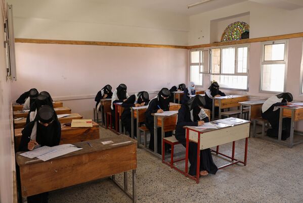 مراحل آماده شدن محصلان مدارس جهان در دوران کرونایی
یمن - اسپوتنیک ایران  