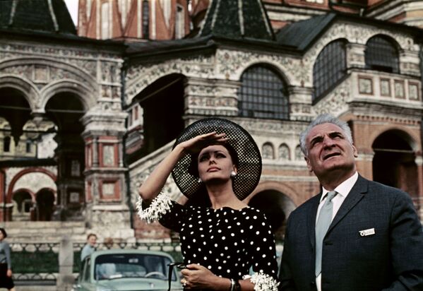 شخصیت های مشهور جهان در شوروی
سوفیا لورن در میدان سرخ - اسپوتنیک ایران  
