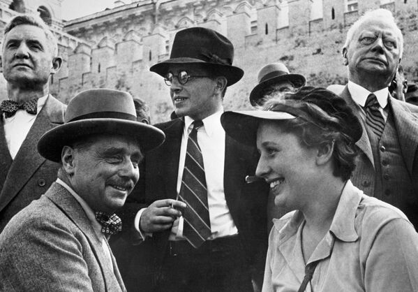 شخصیت های مشهور جهان در شوروی
نویسنده هربرت جرج ویلس در میدان سرخ - اسپوتنیک ایران  