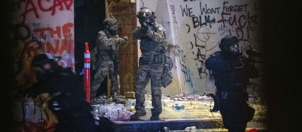 به آتش کشیده شدن دفتر انجمن پلیس توسط معترضان پورتلند به آتش کشیده شدن دفتر انجمن پلیس توسط معترضان پورتلند - اسپوتنیک ایران