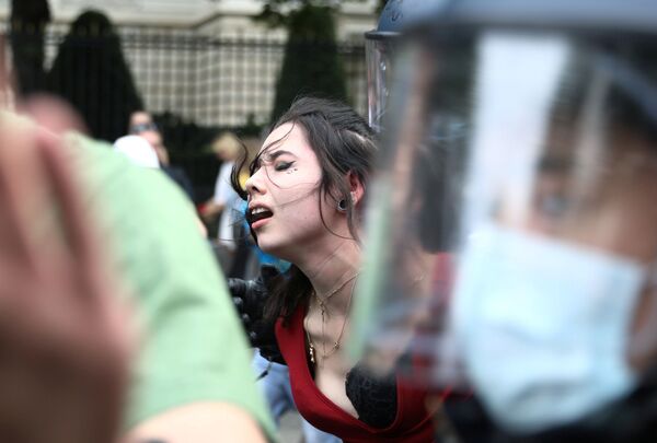 شرکت کنندگان در تظاهرات ها علیه محدودیت های کرونایی در برلین - اسپوتنیک ایران  