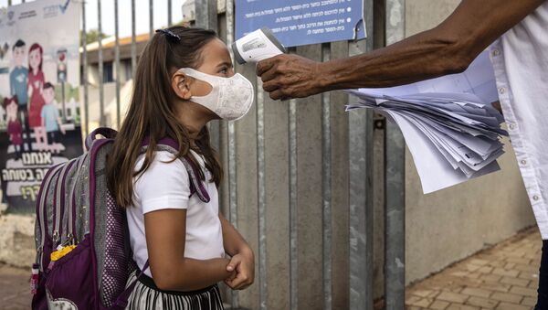 گشایش مدارس جهان با ماسک، ماده ضدعفونی و تعیین دمای بدن
اسرائیل - اسپوتنیک ایران  