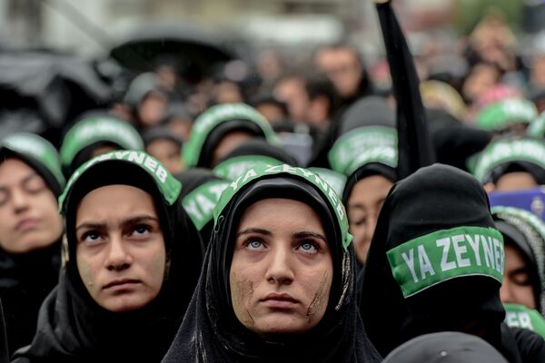 زنان شیعه ترک در مراسم مذهبی شیعه عاشورا در استانبول ترکیه شرکت می کنند - اسپوتنیک ایران  