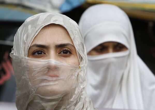 هواداران حزب مذهبی پاکستان جماعت اسلامی در راهپیمایی حمایت از حجاب در لاهور پاکستان - اسپوتنیک ایران  
