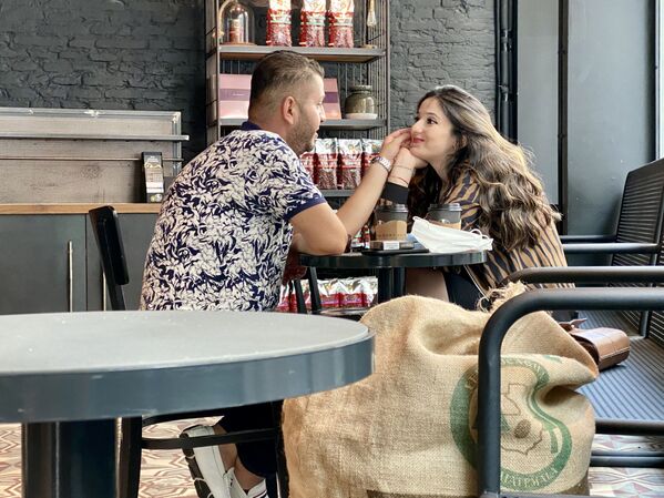 زوجی در یک کافه در استانبول - اسپوتنیک ایران  