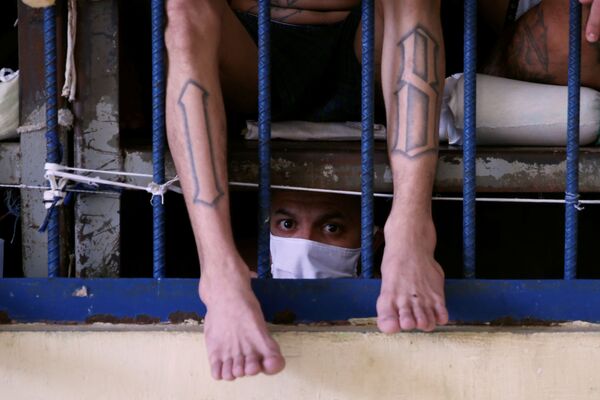 وقتی جا نیست، در زندان‌های السالوادور چه می‌گذرد؟ - اسپوتنیک ایران  
