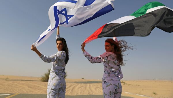 مدل‌های اسرائیلی و اماراتی  در عکاسی برای برند مد کلکسیون شاهزاده « فیکس»
 FIX's Princess Collection  - اسپوتنیک ایران  