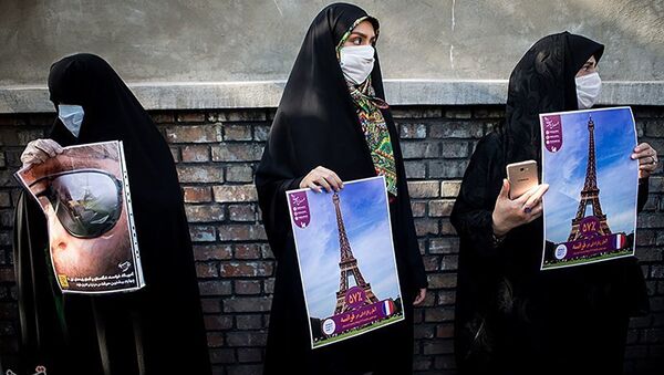 تجمع مقابل سفارت فرانسه در تهران در اعتراض به اهانت شارلی ابدو به پیامبر اسلام  - اسپوتنیک ایران  