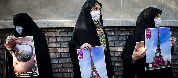 تجمع مقابل سفارت فرانسه در تهران در اعتراض به اهانت شارلی ابدو به پیامبر اسلام تجمع مقابل سفارت فرانسه در تهران در اعتراض به اهانت شارلی ابدو به پیامبر اسلام - اسپوتنیک ایران