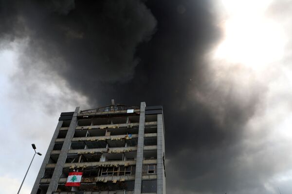 آتش سوزی گسترده در بندر بیروت - اسپوتنیک ایران  