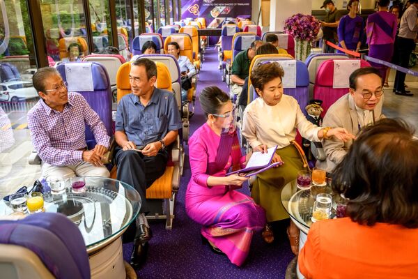 مهماندار شرکت هواپیمایی تایلند در هواپیما - رستوران بانکوک  - اسپوتنیک ایران  