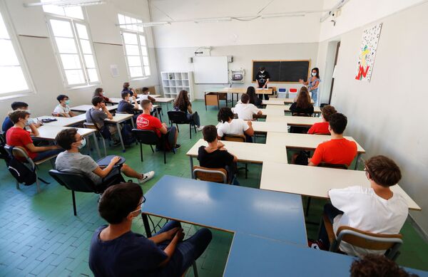 بازگشایی مدارس پس از وقفه طولانی در ایتالیا - اسپوتنیک ایران  