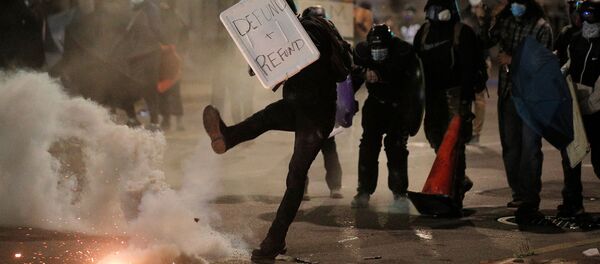 توصیه دادستان کل آمریکا : معترضان به تلاش برای کودتا متهم شوند - اسپوتنیک ایران  