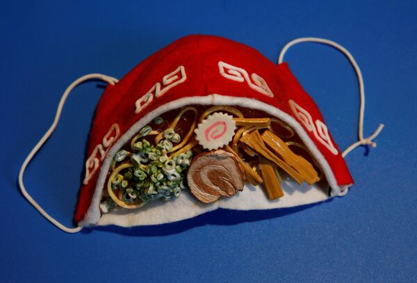 ماسک طراحی شده به شکل انواع غذا توسط تاکاهیرو شیباتا هنرمند ژاپنی - اسپوتنیک ایران  