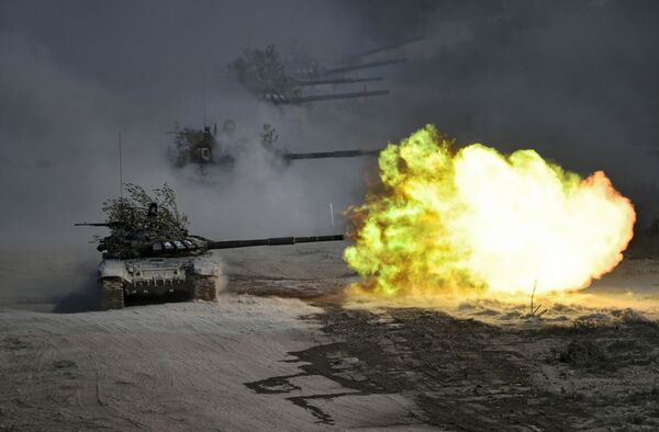 آتشباری تانک ت -72 در تمرینات نظامی « قفقاز -2020» نووراسیسک - اسپوتنیک ایران  