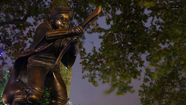 برپایی مجسمه یادبود هری پاتر در لندن - اسپوتنیک ایران  