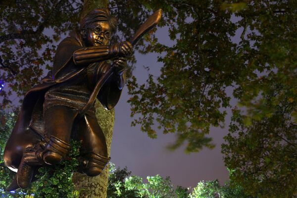 برپایی مجسمه یادبود هری پاتر در لندن - اسپوتنیک ایران  