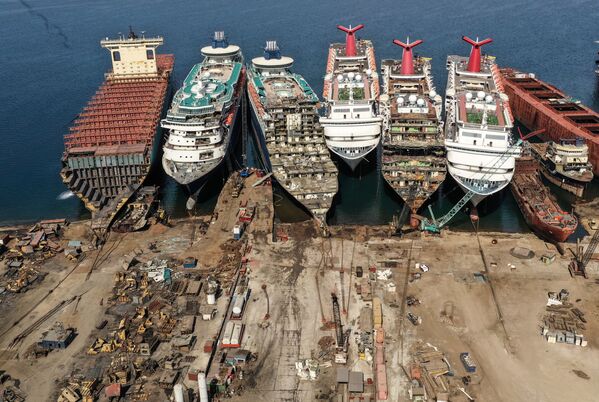 دمونتاژ کشتی‌های مسافربری در ترکیه  - اسپوتنیک ایران  