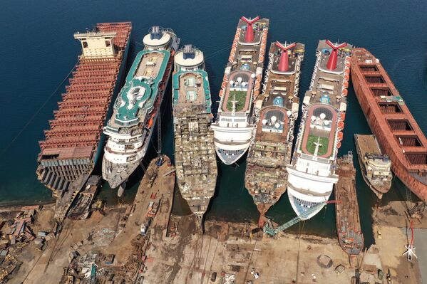 دمونتاژ کشتی‌های مسافربری در ترکیه  - اسپوتنیک ایران  