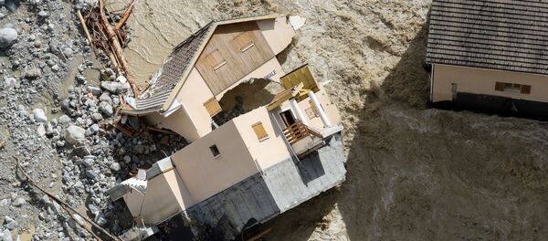 نمای هوایی ساختمان ژاندارمری ملی که توسط سیل در سنت مارتین-وسوبی فرانسه تخریب شده است. - اسپوتنیک ایران  
