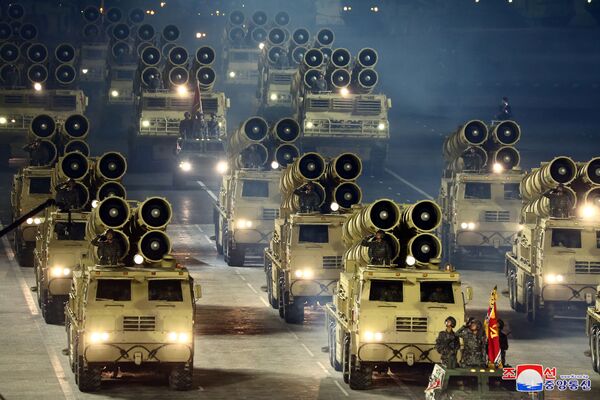 رژه نظامی گارد ارتش در کره شمالی در تاریخ 10 اکتبر 2020 در شب - اسپوتنیک ایران  