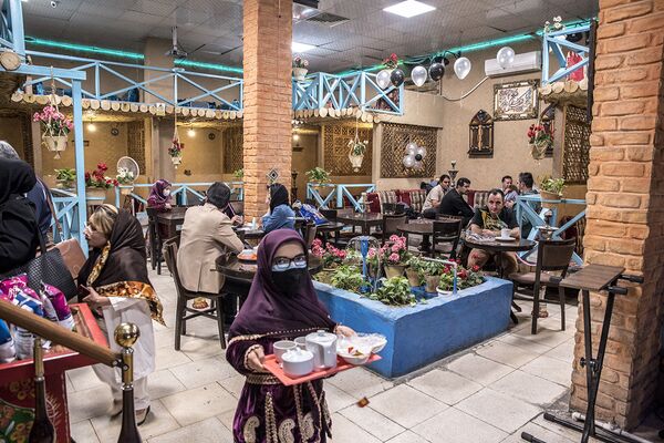 رستوران کوتاه قامتان در تهران  - اسپوتنیک ایران  