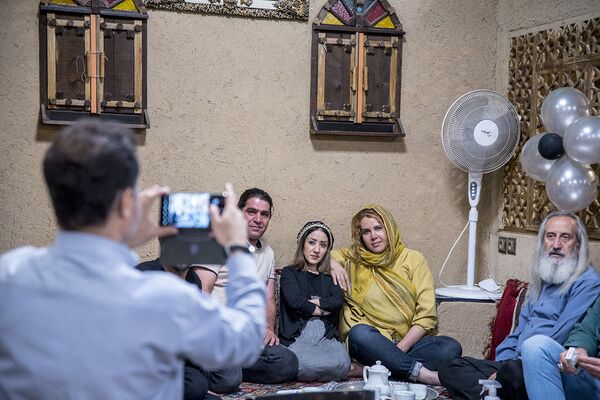 رستوران کوتاه قامتان در تهران  - اسپوتنیک ایران  