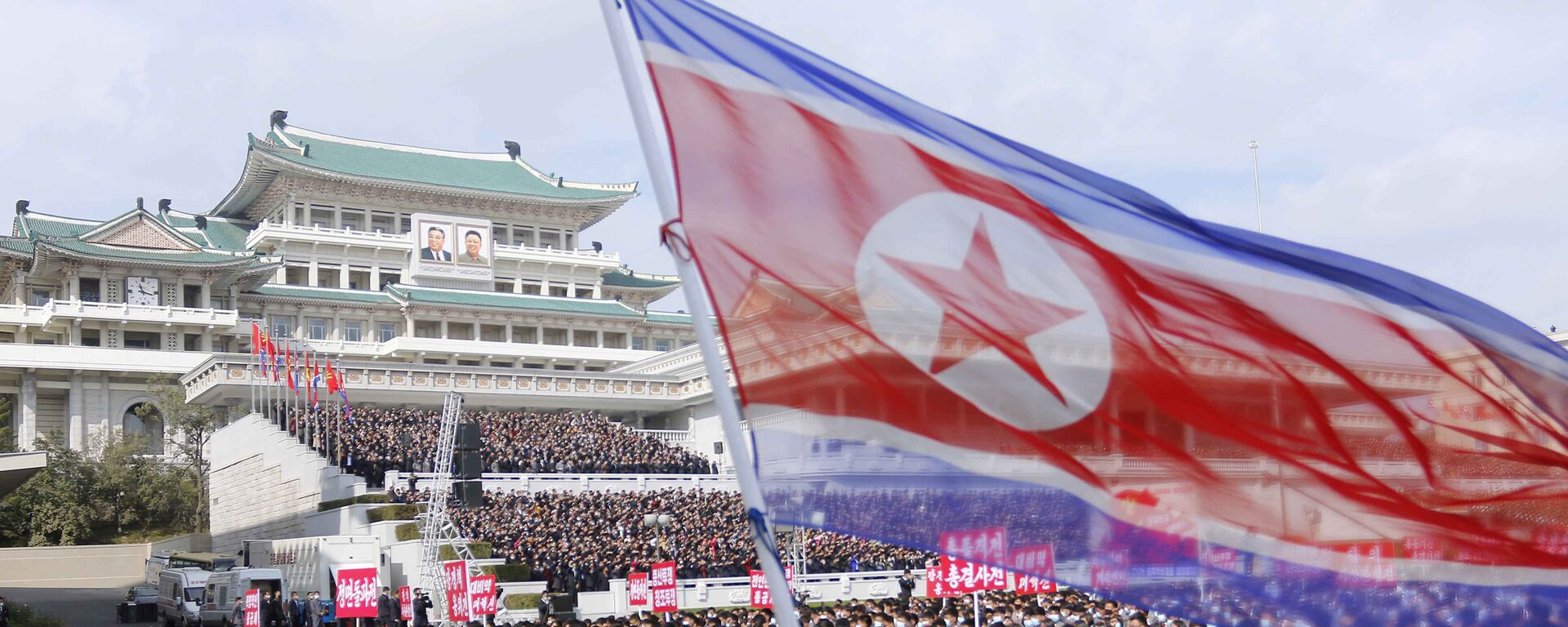 Многотысячный митинг в масках на площади Ким Ир Сена в Пхеньяне, посвященный началу 80-дневной кампании в поддержку предстоящего 8-го съезда Рабочей партии Кореи, который состоится в январе 2021 года, КНДР - اسپوتنیک ایران  , 1920, 09.09.2022