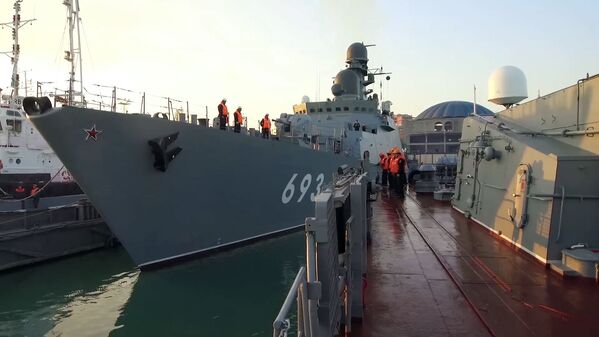 ورود کشتی گشتی داغستان برای شرکت در رزمایش شناورهای خزر  - اسپوتنیک ایران  