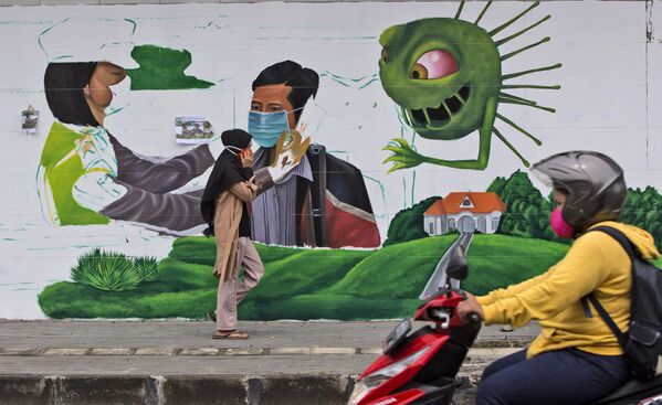 گرافیتی برای یادآوری پوشیدن ماسک در سومارتا - اسپوتنیک ایران  