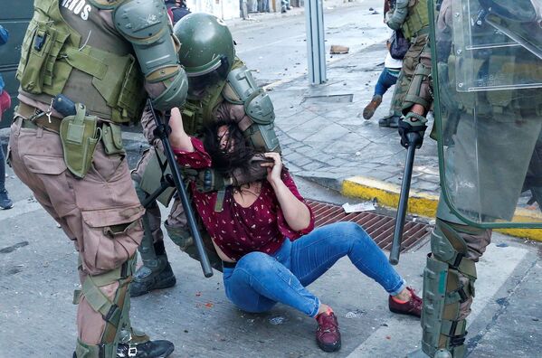 پلیس و معترضین در شیلی - اسپوتنیک ایران  