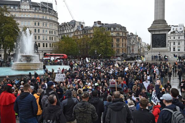 اعتراضات در لندن به اقدامات کرونایی دولت - اسپوتنیک ایران  